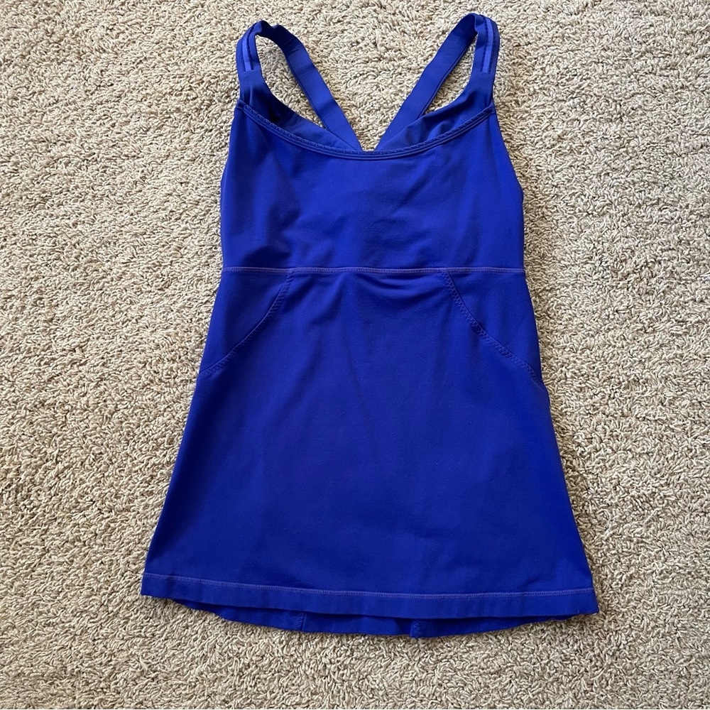 Lululemon tank with adjustable shelf bra size 8? 6?
